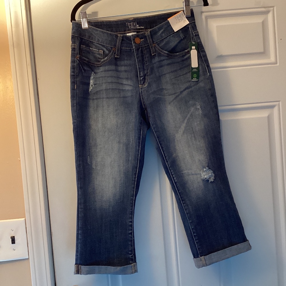 Time and Tru Mid Rise Capris Capri